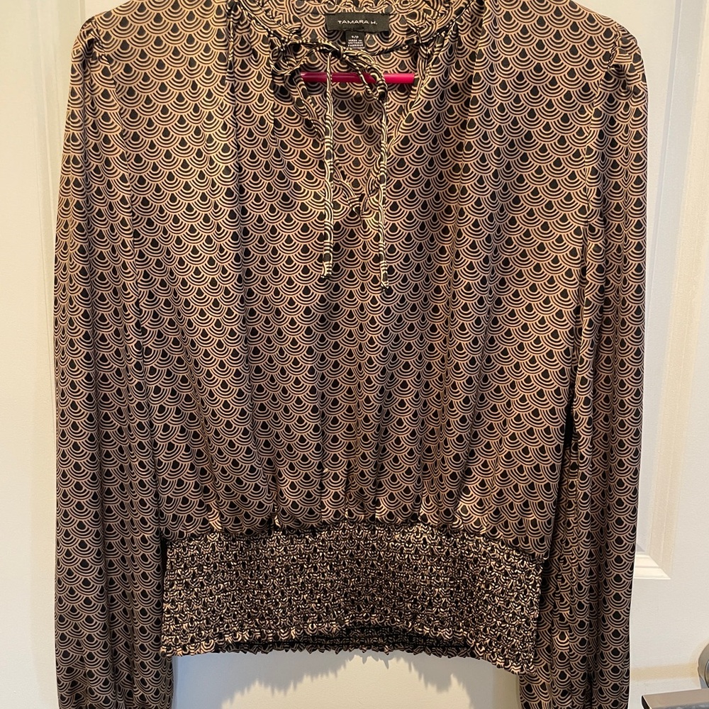 Elegant Women's Blouse with Patterned Design